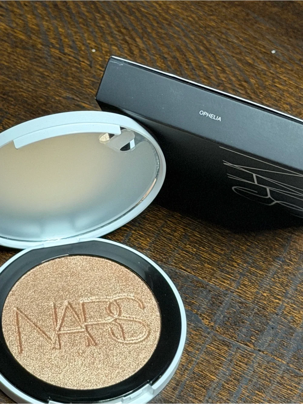 NARS ultra luminous